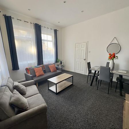 Large Ground Floor Apartment - South Shields - 3 Minutes From South Tyneside Hospital, 8 Minutes From Beach Buitenkant foto