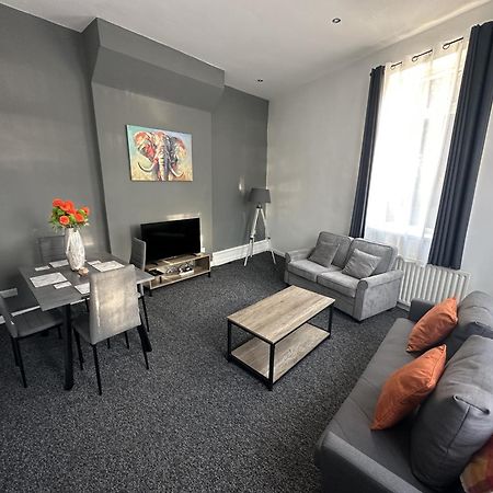 Large Ground Floor Apartment - South Shields - 3 Minutes From South Tyneside Hospital, 8 Minutes From Beach Buitenkant foto