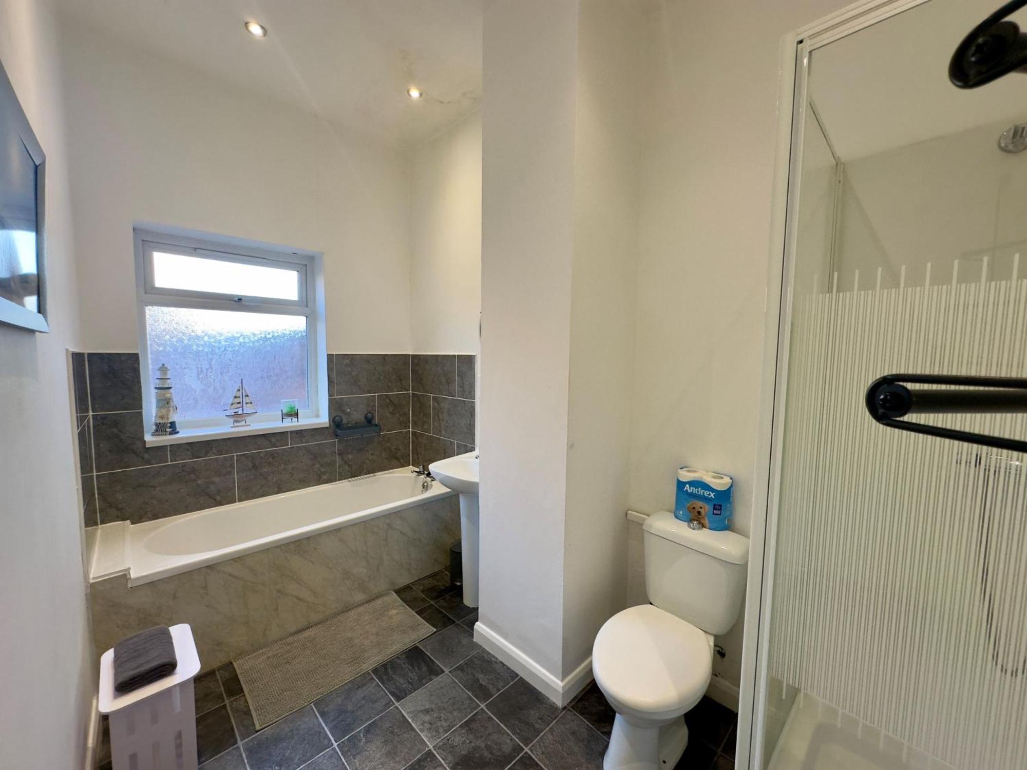 Large Ground Floor Apartment - South Shields - 3 Minutes From South Tyneside Hospital, 8 Minutes From Beach Buitenkant foto